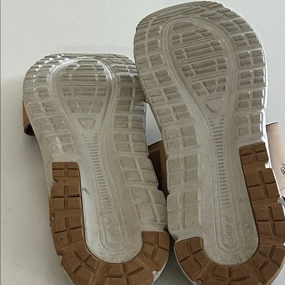 Asics tan caramel slip on elastic ankle strap size 12 Sandals - Picture 7 of 9